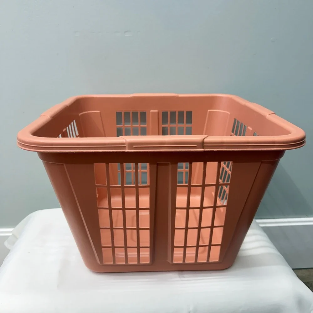 Vintage Rubbermaid 2972 Square Laundry Basket 16.5 x 11 Mauve Pink Utility